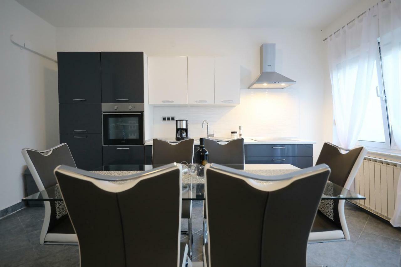 Apartments Zelic Zara Esterno foto